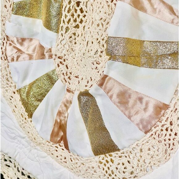 Vintage Quilted Lame Patch Crochet Trim Round Spilt Tie Tree Skirt Handmade - Picture 7 of 16